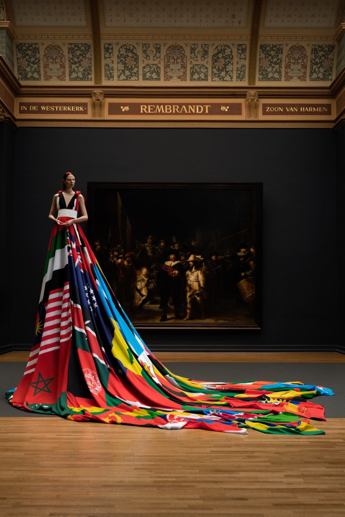 Rainbow-dress-Pieter-Henket-ONLINE